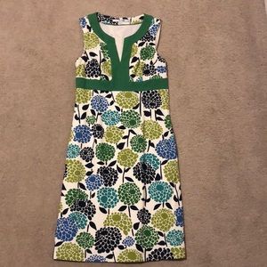 Boden Notch Neck Shift Dress - Shamrock Peony